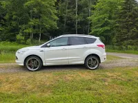 Gebraucht Ford Kuga Individual 179 PS (131 kW) 2015 Weiß SUV