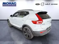 Neu Volvo XC40 Plus 163 PS (119 kW) 2026 Grau SUV