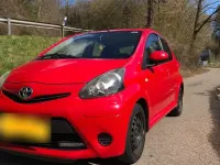 Gebraucht Toyota Aygo 68 PS (50 kW) 2014 Rot Kleinwagen