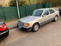 Second-hand Mercedes E250 94 CP (69 kW) 1990 Argintiu Berlinǎ