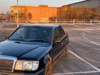 Gebraucht Mercedes 200 118 PS (86 kW) 1990 Schwarz Limousine
