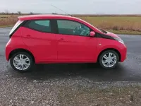 Gebraucht Toyota Aygo X-play 69 PS (50 kW) 2016 Rot Kleinwagen