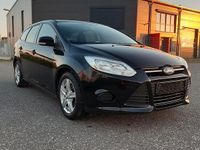 Gebraucht Ford Focus Ambiente 101 PS (74 kW) 2014 Schwarz Kombi