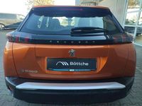 Gebraucht Peugeot e-2008 Active 100 kW (136 PS) 2023 Orange SUV