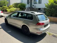Gebraucht VW Golf VII 116 PS (85 kW) 2018 Tungsten silver metallic Kombi