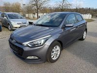 Gebraucht Hyundai i20 Passion 101 PS (74 kW) 2016 Grau Limousine