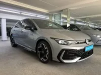 Gebraucht VW Golf VIII R 150 PS (110 kW) 2026 Oyster silver metallic Limousine