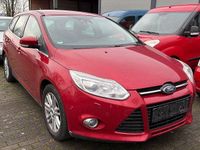 Gebraucht Ford Focus Titanium 125 PS (91 kW) 2014 Rot Limousine