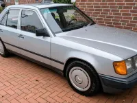 Gebraucht Mercedes E230 132 PS (97 kW) 1989 Silber Limousine