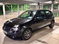 Gebraucht Renault Clio II 98 PS (72 kW) 2003 Schwarz Kleinwagen