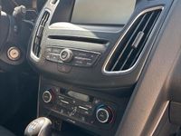 Usata Ford Focus 101 CV (74 kW) 2015 Grigio Station wagon