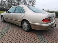 Gebraucht Mercedes E220 143 PS (105 kW) 2000 Beige Limousine