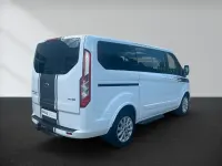 Gebraucht Ford Tourneo Titanium 131 PS (96 kW) 2021 Weiß Van / Kleinbus