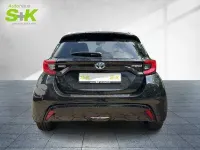 Gebraucht Toyota Yaris Basis 116 PS (85 kW) 2022 Mysticschwarz mica / dach weiss Kleinwagen