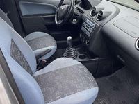 Gebraucht Ford Fiesta Trend 69 PS (50 kW) 2005 Silber Kleinwagen