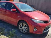 Gebraucht Toyota Auris Hybrid Executive 99 PS (72 kW) 2015 Rot Limousine