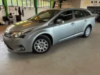 Gebraucht Toyota Avensis Sol 147 PS (108 kW) 2012 Silber Kombi