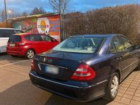 Gebraucht Mercedes E240 177 PS (130 kW) 2006 Blau Limousine