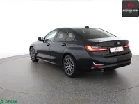 Gebraucht BMW 318 Luxury Line 150 PS (110 kW) 2022 Black sapphire Limousine