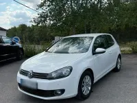Gebraucht VW Golf VI 105 PS (77 kW) 2012 Weiß Kleinwagen