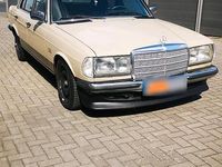 Gebraucht Mercedes E230 136 PS (100 kW) 1983 Beige Limousine