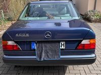 Gebraucht Mercedes E400 279 PS (205 kW) 1993 Blau Limousine