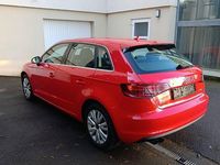 Gebraucht Audi A3 Ambiente 122 PS (89 kW) 2013 Rot Limousine