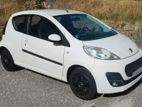 Gebraucht Peugeot 107 Active 68 PS (50 kW) 2013 Weiß Kleinwagen