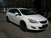 Gebraucht Opel Astra Design Edition 110 PS (80 kW) 2012 Schneeweiss/summitwhite/arctic Kombi
