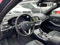 Gebraucht BMW 330e Luxury Line 292 PS (214 kW) 2021 Individual tansanitblau ii met Limousine