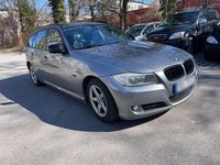 Gebraucht BMW 318 143 PS (105 kW) 2011 Grau Kombi