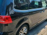 Second-hand VW Sharan 170 CP (125 kW) 2012 Negru Monovolum