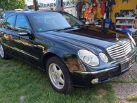 Gebraucht Mercedes E240 177 PS (130 kW) 2002 Schwarzmetallic Limousine