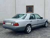 Gebraucht Mercedes E200 118 PS (86 kW) 1989 Grau Limousine