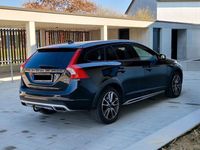 Gebraucht Volvo V60 CC Summum 190 PS (139 kW) 2016 Schwarz Kombi