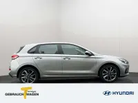 Gebraucht Hyundai i30 Trend 120 PS (88 kW) 2022 Silber Limousine