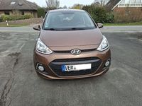 Gebraucht Hyundai i10 Edition 87 PS (63 kW) 2015 Braun Kleinwagen