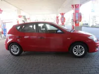 Gebraucht Hyundai i30 Classic 109 PS (80 kW) 2010 Rot Limousine