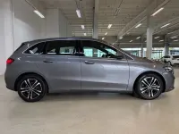 Gebraucht Mercedes B180 Progressive 136 PS (100 kW) 2024 Metalliclack mountaingrau Kleinwagen