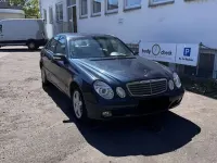 Gebraucht Mercedes E220 Classic 150 PS (110 kW) 2003 Schwarz Limousine