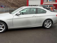 Gebraucht BMW 325 218 PS (160 kW) 2010 Silber Coupé