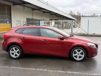 Gebraucht Volvo V40 You! 120 PS (88 kW) 2016 Rot Limousine