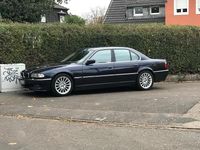 Second-hand BMW 740 286 CP (210 kW) 2001 Albastru Berlinǎ