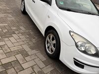 Gebraucht Hyundai i30 109 PS (80 kW) 2009 Weiß Kombi