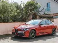 Gebraucht Alfa Romeo Giulia 280 PS (205 kW) 2026 Rot Limousine