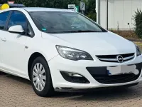 Gebraucht Opel Astra Selection 116 PS (85 kW) 2015 Schwarz Limousine