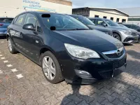 Gebraucht Opel Astra Edition 87 PS (63 kW) 2011 Schwarz Kleinwagen