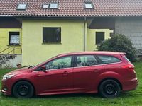 Używany Ford Focus Titanium 120 KM (88 kW) 2015 Czerwony Sedan/Limuzyna
