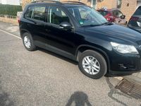 Second-hand VW Tiguan Freestyle 122 CP (89 kW) 2011 Negru SUV