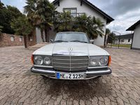 Gebraucht Mercedes 200 60 PS (44 kW) 1982 Weiß Limousine